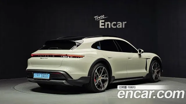 Porsche Taycan — Фото автомобиля 2