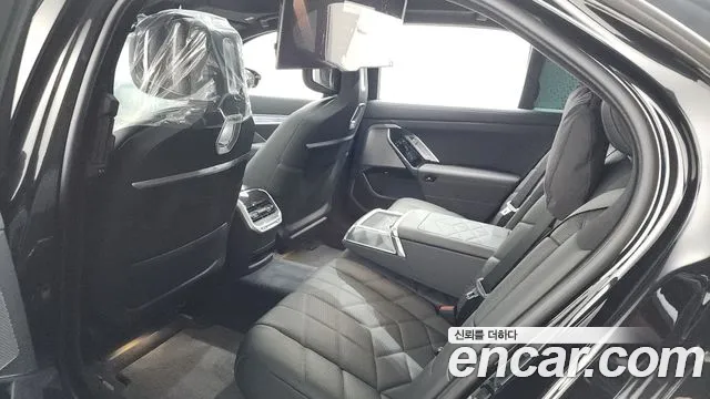 BMW 7-Series 7 серия (G70) 740i sDrive M Sport — Фото автомобиля 11