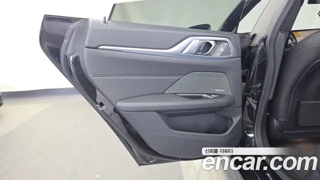 BMW i4 — Фото автомобиля 14