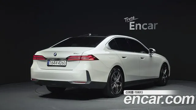 BMW 5-Series — Фото автомобиля 2