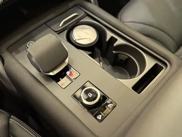 Land Rover Discovery — Фото автомобиля 12