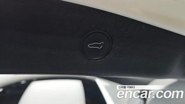 Tesla Model 3 — Фото автомобиля 26