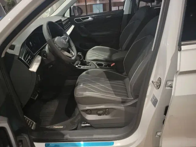Volkswagen Tiguan L — Фото автомобиля 14