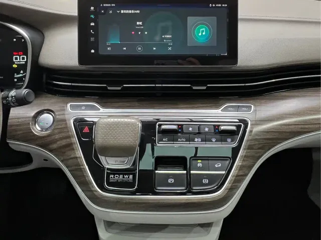 Roewe iMAX8 — Фото автомобиля 14