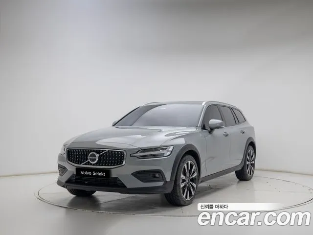 Фотография автомобиля — Volvo V60 Cross Country 2nd Gen