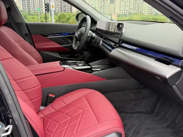 BMW 5 Series — Фото автомобиля 5