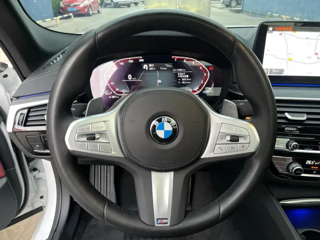 BMW 5 Series — Фото автомобиля 16