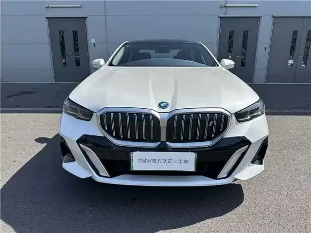 BMW BMW i5 2025 eDrive 35L M Sport Package — Фото автомобиля 2
