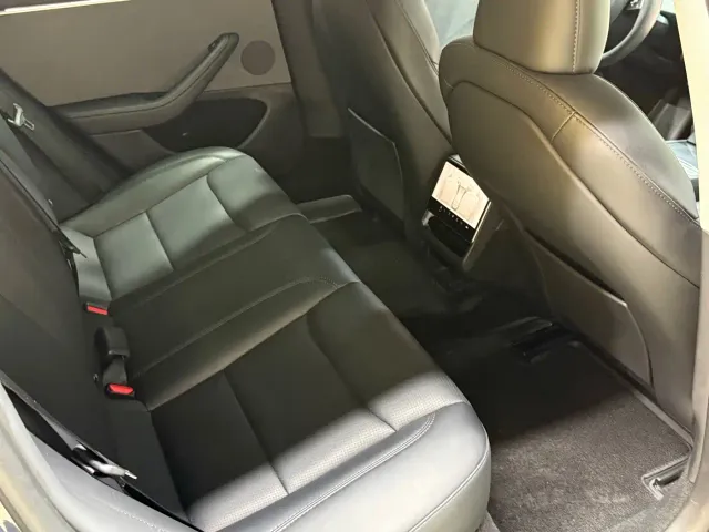 Tesla Model 3 — Фото автомобиля 13