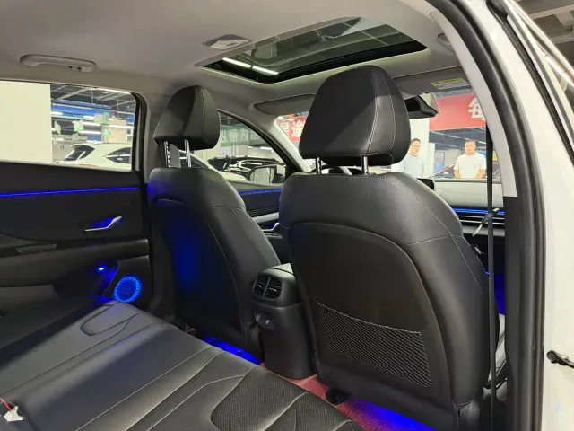 Hyundai Elantra — Фото автомобиля 6