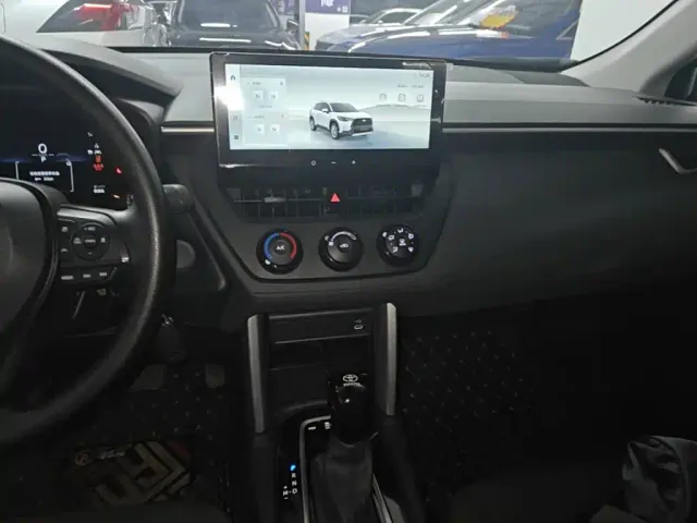 Toyota Corolla Cross — Фото автомобиля 12