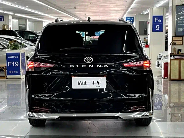 Toyota Sienna — Фото автомобиля 21