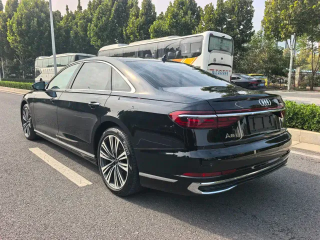 Audi A8 — Фото автомобиля 5