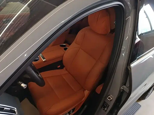 Li Auto L8 — Фото автомобиля 14