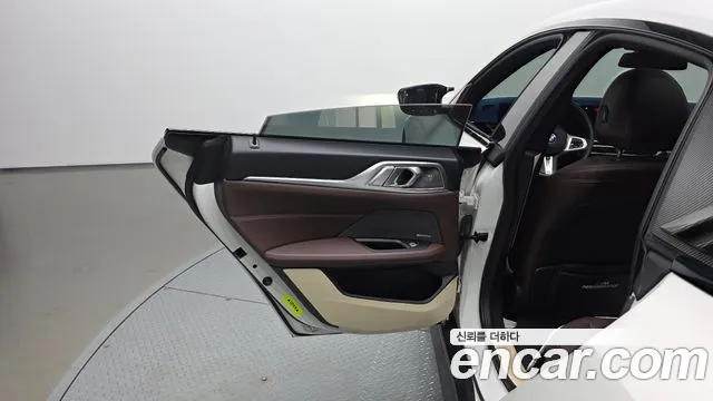 BMW i4 — Фото автомобиля 14