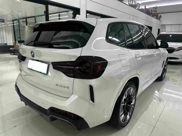 BMW iX3 — Фото автомобиля 19
