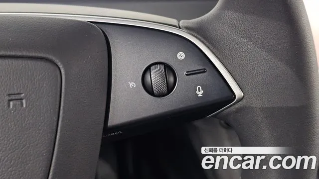 Tesla Model 3 — Фото автомобиля 21