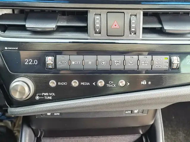 Lexus ES — Фото автомобиля 17