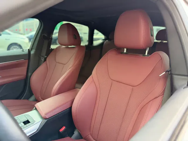 BMW i4 — Фото автомобиля 21