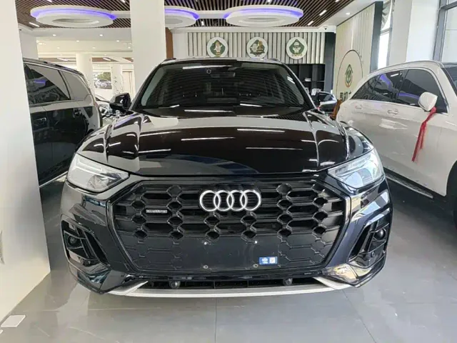 Audi Q5L — Фото автомобиля 2