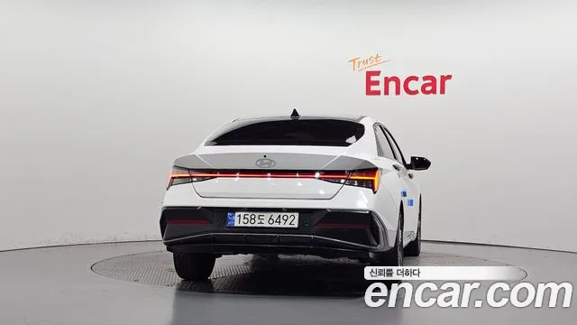 Hyundai Avante CN7 — Фото автомобиля 4