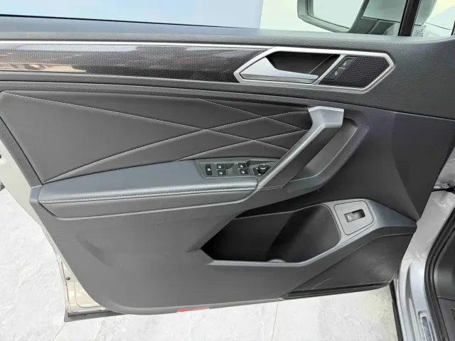 Volkswagen Tiguan L — Фото автомобиля 14