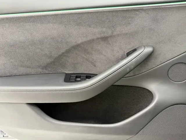 Tesla Model 3 — Фото автомобиля 16