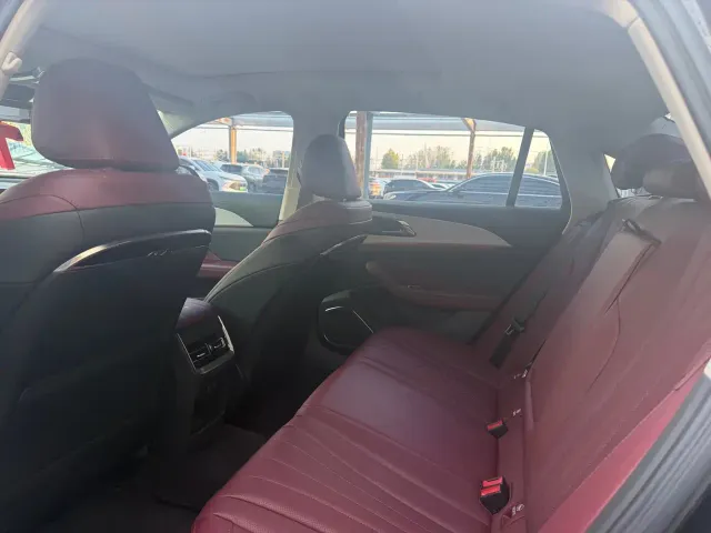 Hongqi H5 — Фото автомобиля 6