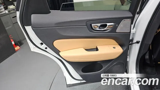 Volvo XC60 Generation 2 — Фото автомобиля 25