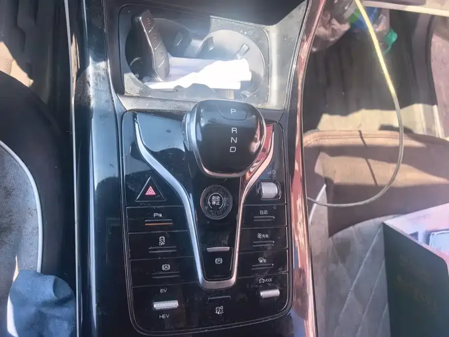 BYD Qin PLUS 2024 Glory Edition DM-i 55KM Leading — Фото автомобиля 16