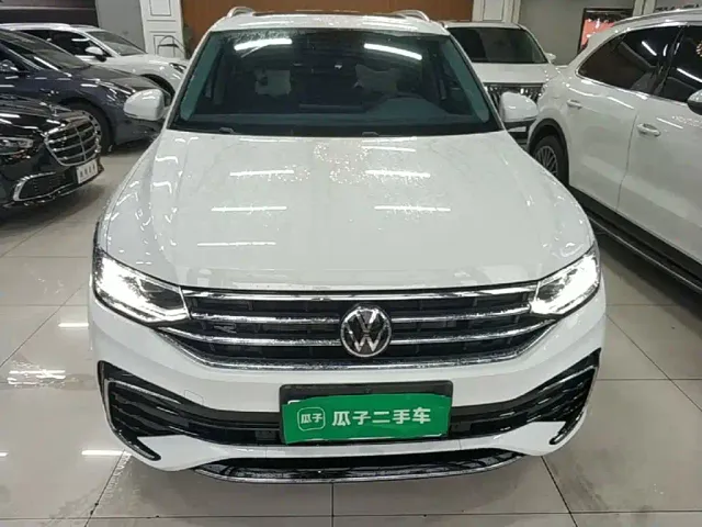 Volkswagen Tiguan L — Фото автомобиля 2