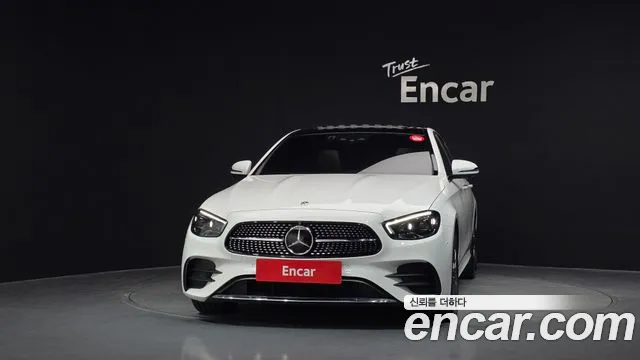 Mercedes-Benz E-Class — Фото автомобиля 3