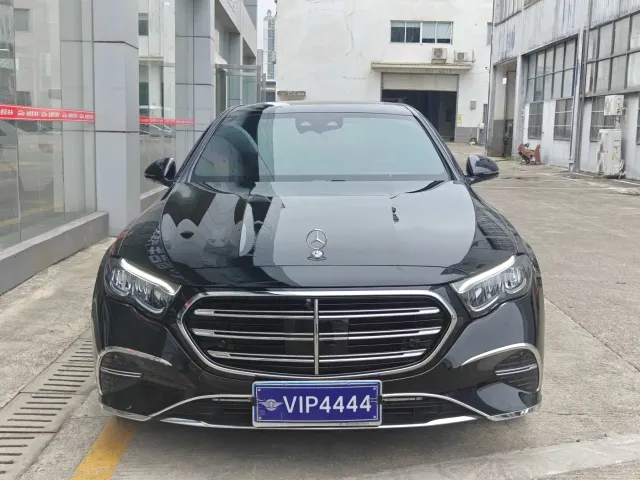Mercedes-Benz E-Class — Фото автомобиля 2