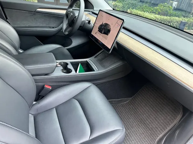 Tesla Model Y — Фото автомобиля 7