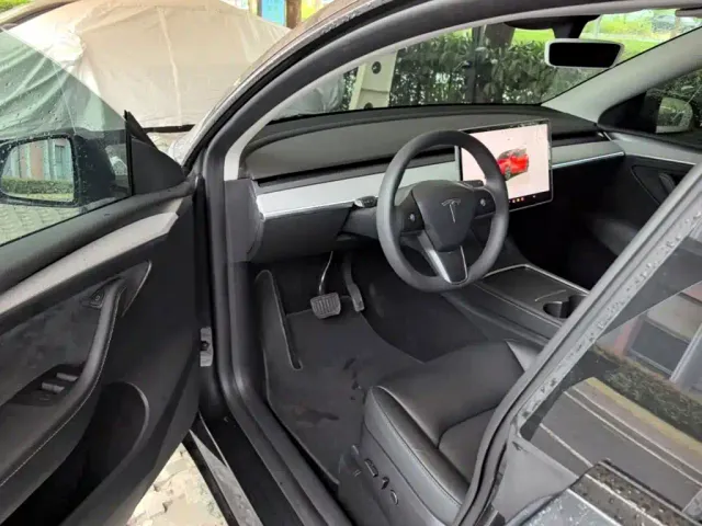 Tesla Model Y — Фото автомобиля 15