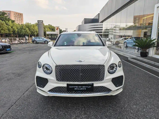 Bentley Bentayga — Фото автомобиля 2