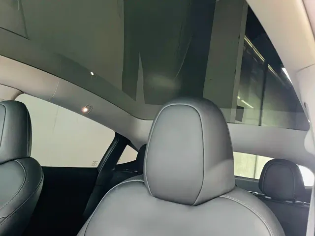 Tesla Model Y — Фото автомобиля 11