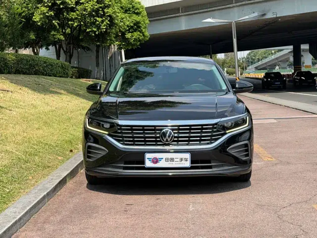 Volkswagen Passat — Фото автомобиля 2