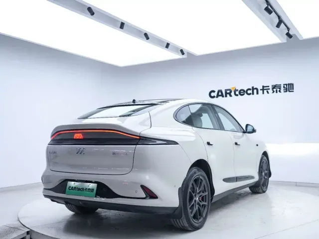 IM Motors LS6 — Фото автомобиля 18
