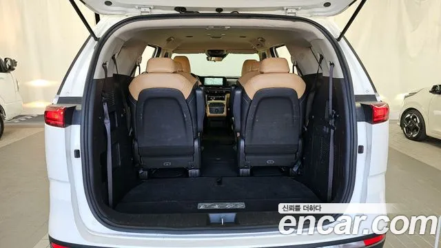 Kia Carnival Generation 4 — Фото автомобиля 20