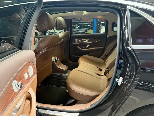 Mercedes-Benz E-Class — Фото автомобиля 8