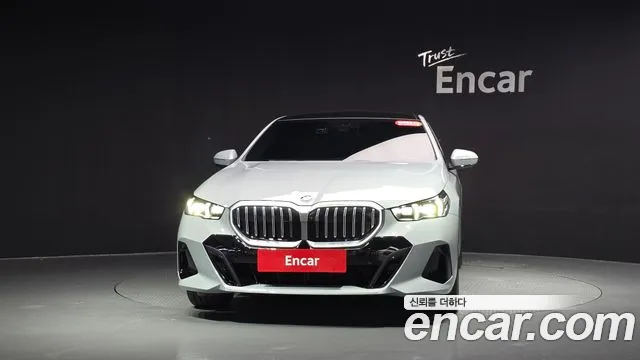 BMW 5 Series G60 — Фото автомобиля 3