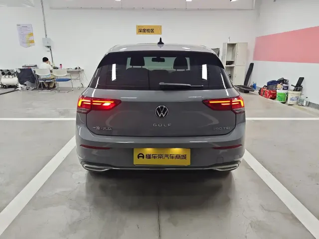 Volkswagen Golf — Фото автомобиля 8