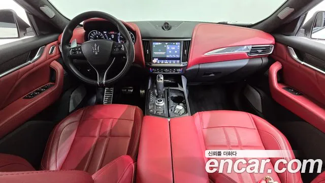 Maserati Levante — Фото автомобиля 10