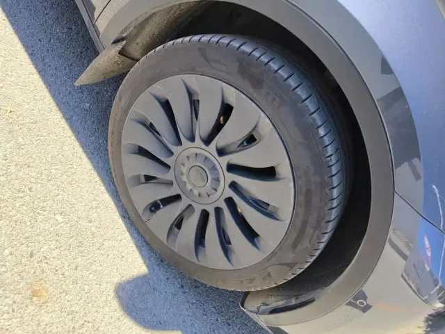 Tesla Model Y — Фото автомобиля 6