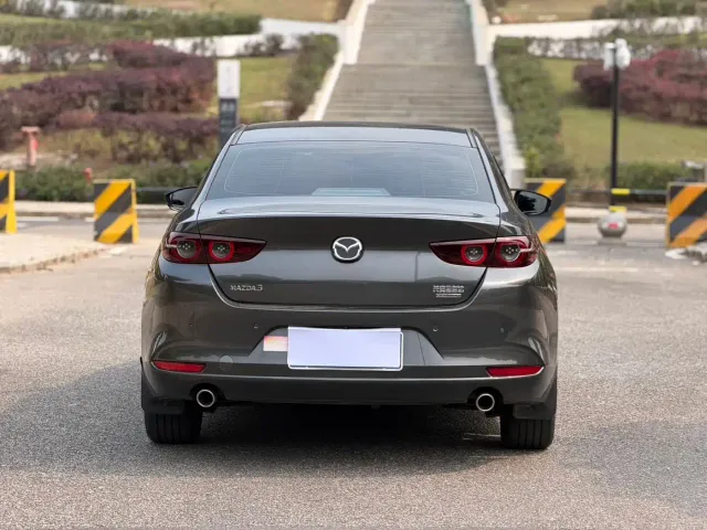 Mazda Axela — Фото автомобиля 6