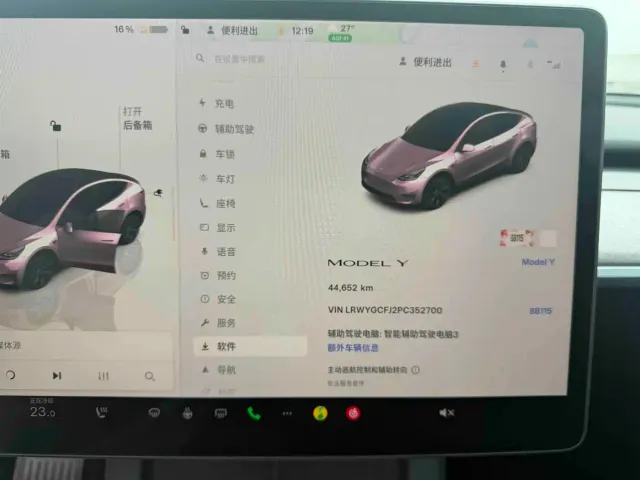 Tesla Model Y — Фото автомобиля 13