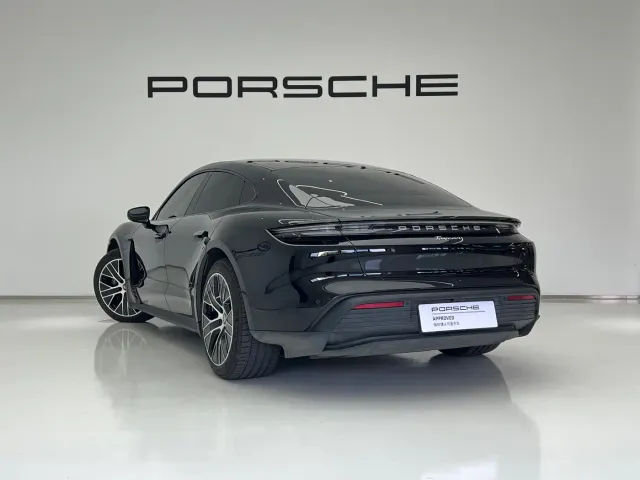 Porsche Taycan — Фото автомобиля 7