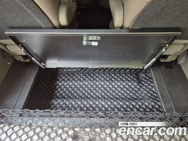 Kia Canival — Фото автомобиля 18