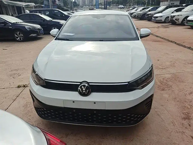 Volkswagen Lavida — Фото автомобиля 2